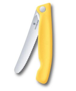 Victorinox Swiss Classic Faltbares Picknick-Messer für Wanderer, Outdoor Aktivitäten, mit Wellenschliff, Extra Scharf, G