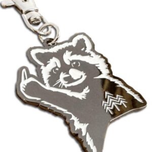 HOLZBRÜDER Frecher Waschbär Schlüsselanhänger aus Emaille - Ideal für den Rucksack - charmante Dekoration