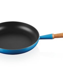 **LE CREUSET Signature Gusseiser Bratpfanne für den Backrost mit Holzgriff - 28 cm - Azure** | **LE CREUSET Signature G