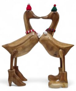 Kinaree Küssende Holz Enten mit Mütze & Schal - Handgefertigte Weihnachtliche Dekoration - Wintergeschenk für Entenliebh