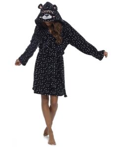 A2Z Weich und warm Damen-Bademantel mit Kapuze, flauschiges Korallen-Fleece, knielang und 3D-Ohren-Design A2ZGemütlicher