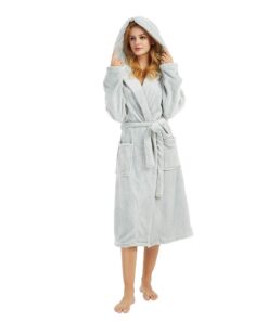 HEARTNICE Damen Fleece Bademantel | Weich & Flauschig mit Kapuze | perfekt für Zu Hause | Langen Hausmantel