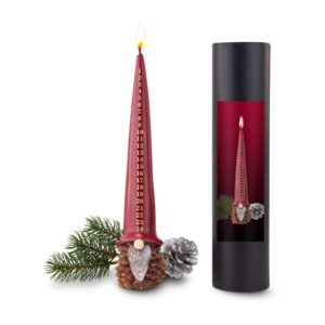 Römer Adventskalenderkerze handgemacht mit roter Zipfelmütze und Knollennase für Familie und Freunde (Adventskalenderker