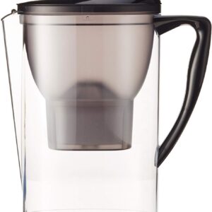 Amazon Basics Wasserfilter - Kapazität 2,3 Liter - Schwarz - Filtriert ungenießbares Wasser - Ideal für Zuhause - Leicht