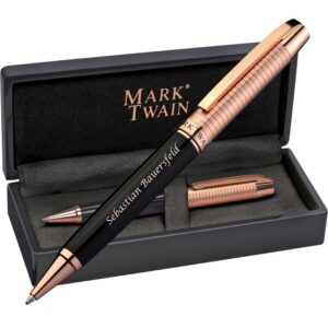 Mark Twain Gravur Kugelschreiber - Drehkugelschreiber mit Kupfer und blau schreibender Großraummine | Etui schwarze Lac