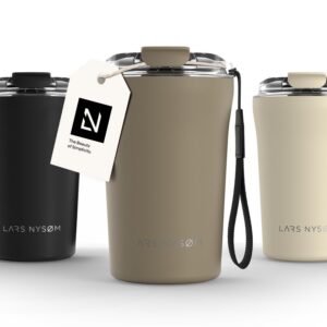 LARS NYSØM Thermo Kaffeebecher to go | Auslaufsicherer Edelstahl Thermobecher mit Isolierung | Ideal für Café & Tee (0,3