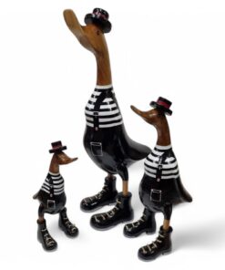 Kinaree Deko Ente aus Bambusholz - Handgeschnitzt & bemalt - Lustige Holzfigur für Pantomime Straßenkünstler (M: 36x10x1