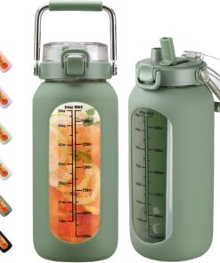 BLUEGO 2000ml BPA-freie Borosilikatglas Wasserflasche mit Zeitmarkierung und Silikonhülle für Fitnessstudio Oliver