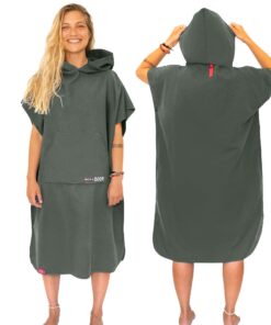 AUTDOOR® Badeponcho aus 100% recycelten PET-Flaschen - schnelltrocknend & kompakt für Strand & Wassersport (Medium, Grün