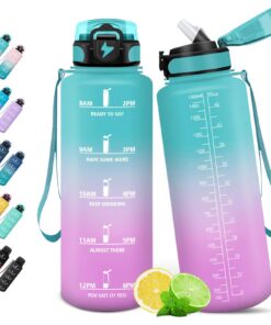 HoneyHolly Trinkflasche Sport 1.5L Auslaufsicher mit Zeitmarkierung & Strohhalm