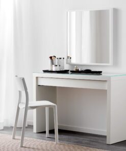 IKEA Malm Schminktisch weiß für die Schlafzimmerszene mit Glasplatte 120 x 41 x 78 cm