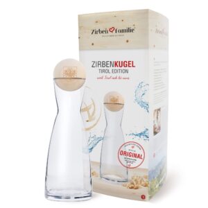 Zirben Familie® Original ZirbenKugel Set mit Wasserkaraffe | Verleiht dem Wasser eine besondere Note | 1 Liter SPIEGELAU