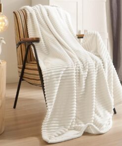 Hochwertige Weiß Kuscheldecke 150x200 cm Geschenkverpackung Flauschig als Wohndecke oder Sofaüberwurf
