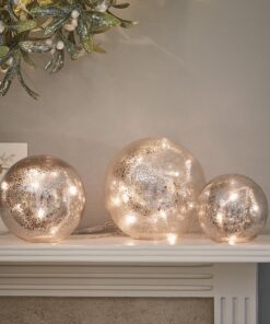 Lights4fun Weihnachtliche Glaskugelscheinwerfer 3er Set Batteriebetrieben Warmweiß LEDs Timer Fernbedienung