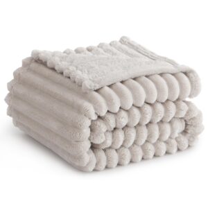 RUIKASI Flauschig Kuscheldecke Beige - 150x200cm Warme Blanket für Wohnzimmer Deko und Wohn- & Kuscheldecken OEKO-TEX ST