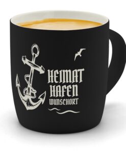 printplanet Gravierter Kaffeebecher mit eigenem Text - SoftTouch Matt Schwarz - Heimathafen Motiv