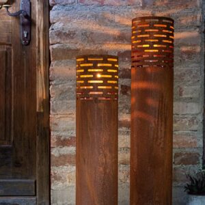 Dekoleidenschaft Rost-Design 2 Windlicht-Säulen aus Metall für Garten-Dekoration, 75 + 95 cm hoch, Kerzensäule, Laterne