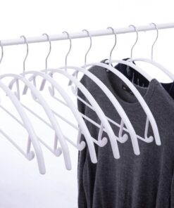 Cocomaya Anti-Rutsch Gummi beschichtete Mantel Kleiderbügel Weiß 42CM No Schulter Bumps Pullover und T-Shirt Bügel mit H