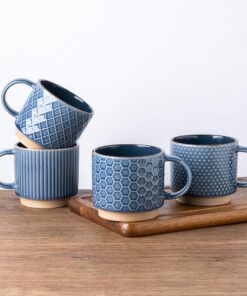 GBhome Stapelbare Kaffeetassen 4er Set 480ml | Keramik mit Textur | Spülmaschinen- & Mikrowellengeeignet für Latte/Cappu