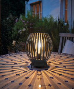 LED Solar Stehlampe für den Garten und den Balkon | Warmweißes Licht bei einer Stehlampe mit 68cm Höhe | Solarbetriebig