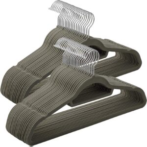 SONGMICS Kleiderbügel Samt, Anti-Rutsch, 360° Drehbar, 45 x 23,5 x 0,6 cm, Grau CRF50V SONGMICS Kleiderbügel Samt, 0,6