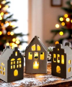 Spetebo LED Porzellan Haus Deko Weihnachtsdorf - Weihnachts Tisch Deko Figur Aufsteller inklusive Batterie 11 cm - 3er S