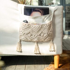Boho Home Schlafsaal Dekor - Macrame Sofa Armlehne Sessel Caddy für TV Fernbedienung, Magazin und Bücher, Beige | Magaz